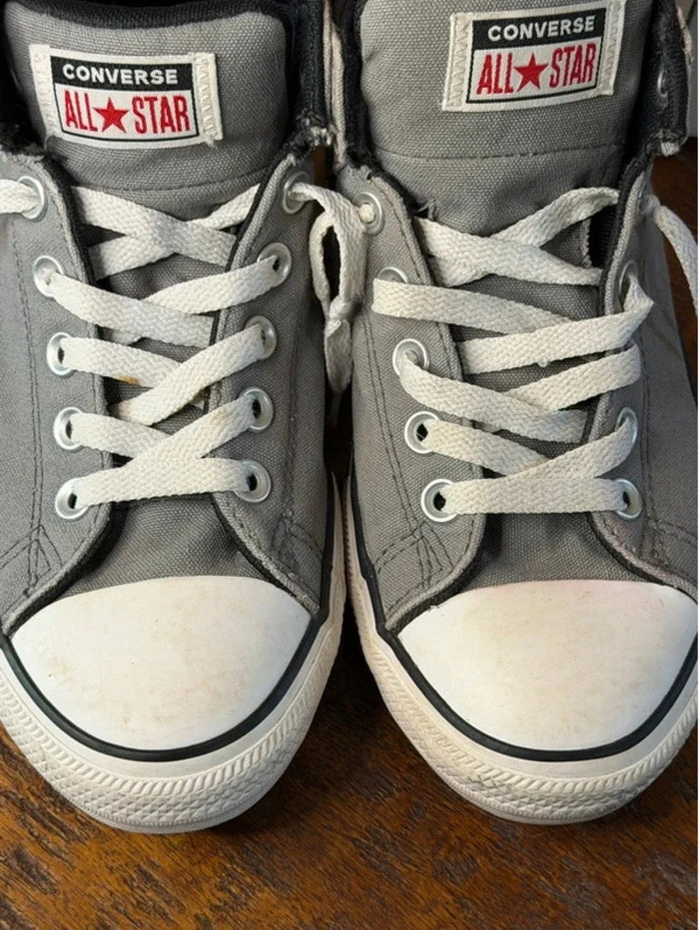 EUC -Converse Junior sz 6 Converse Chuck Taylor All Star Axel